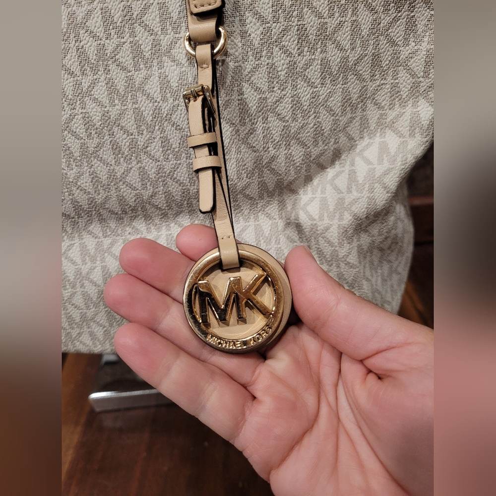 Michael Kors tote purse MK bag- damaged handle - Picture 8 of 12